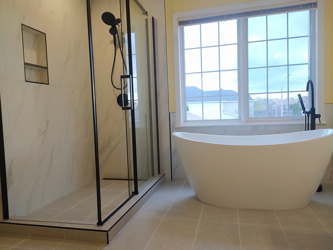 Modern En Suite in Barrhaven